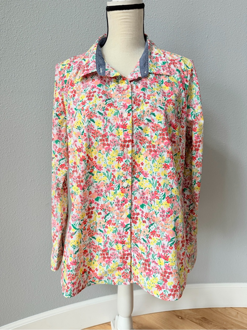 Tommy Hilfiger Floral Button Up Shirt NWOT Size XL Long Sleeve Cotton Blouse